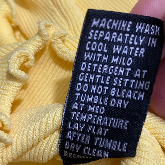 Cyrus Blouse Womens Size Large Sunshine Yellow Stretchy Ruffle Trim V-Neck Top - Picture 7 of 7